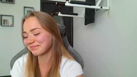 Ria online show from June 27, 2026, 3:39 pm
