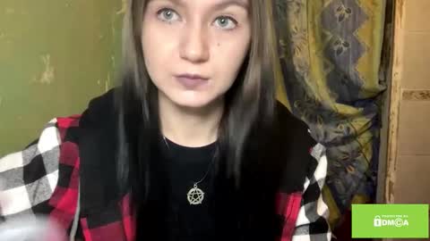 Lola online show from November 23, 2025, 9:47 pm