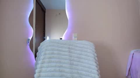 Cattleya online show from November 16, 2025, 3:56 am