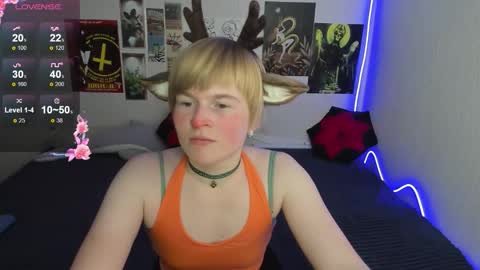 cattie_w_ online show from December 16, 2025, 1:21 am