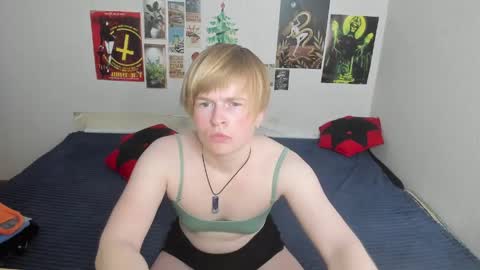Snapshot of cattie_w_ chatting on April 22, 2026, 1:08 am cattie_w_ online show from April 22, 2026, 1:08 am
