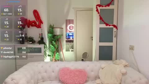 caty_cuddly online show from February 20, 2025, 12:04 pm