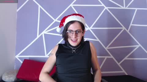 Snapshot of cava_pretty chatting on December 23, 2024, 7:38 am cava_pretty online show from December 23, 2024, 7:38 am