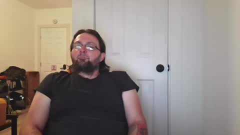 Snapshot of caz_corvidae chatting on July 4, 2026, 12:06 am caz_corvidae online show from July 4, 2026, 12:06 am
