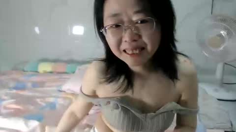 Snapshot of cbz112233 chatting on January 1, 2025, 4:39 pm ANNYANNY online show from January 1, 2025, 4:39 pm