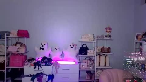 Ccinnamon online show from October 14, 2025, 11:38 pm