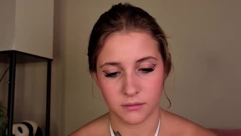 Lina  online show from December 17, 2025, 7:09 pm