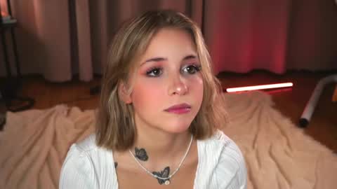 Lina  online show from June 7, 2026, 7:39 pm