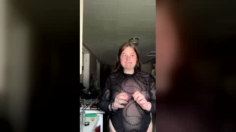 cecerose813 online show from April 16, 2026, 9:39 pm