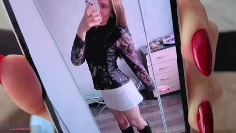 Josie Manesi online show from April 16, 2026, 6:14 am