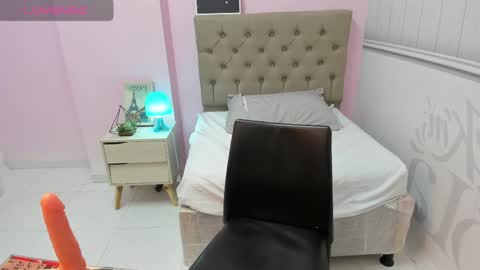 Snapshot of celeste_cortes chatting on December 19, 2024, 9:17 pm Celeste online show from December 19, 2024, 9:17 pm