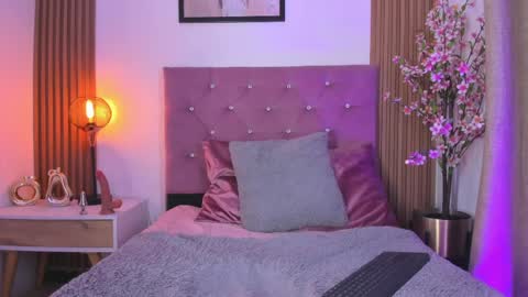 celeste_queen7 online show from April 16, 2026, 11:33 am