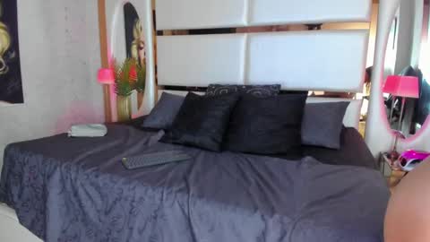 Snapshot of celeste_starsss chatting on March 5, 2025, 9:26 pm celeste_starsss online show from March 5, 2025, 9:26 pm