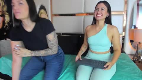 Snapshot of celeste_starsss chatting on October 20, 2025, 9:04 pm celeste_starsss online show from October 20, 2025, 9:04 pm