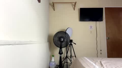 Snapshot of celesteginger chatting on December 16, 2024, 1:43 pm celesteginger online show from December 16, 2024, 1:43 pm