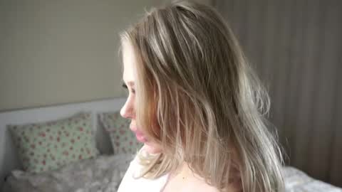 Snapshot of celestial_grace chatting on April 7, 2026, 1:22 pm Mellani online show from April 7, 2026, 1:22 pm