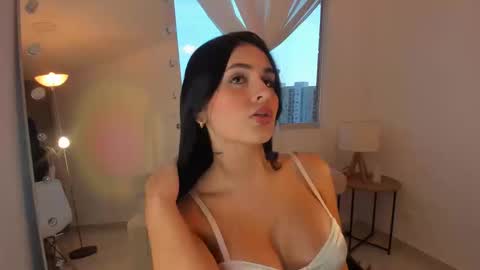 Ari online show from September 23, 2025, 9:07 pm