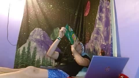 Snapshot of cguffey2284 chatting on January 3, 2025, 5:28 am cguffey2284 online show from January 3, 2025, 5:28 am