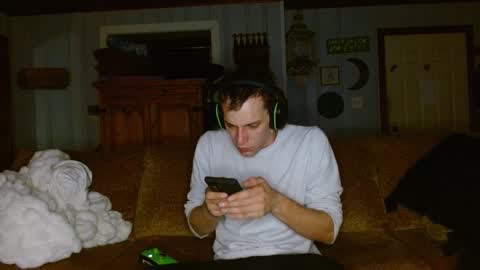 Snapshot of cguffey2284 chatting on January 4, 2025, 2:25 am cguffey2284 online show from January 4, 2025, 2:25 am