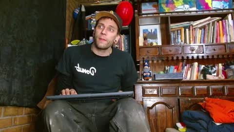 Snapshot of cguffey2284 chatting on March 7, 2025, 1:20 am cguffey2284 online show from March 7, 2025, 1:20 am