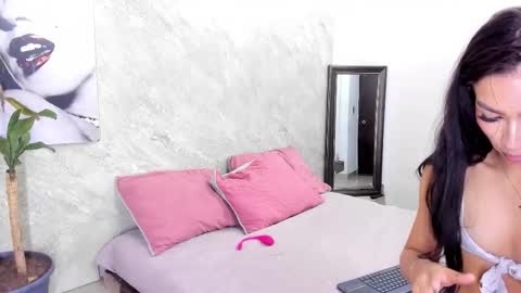    online show from November 30, 2025, 4:05 am