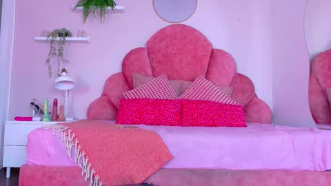 C H A N E L online show from November 28, 2025, 3:09 am