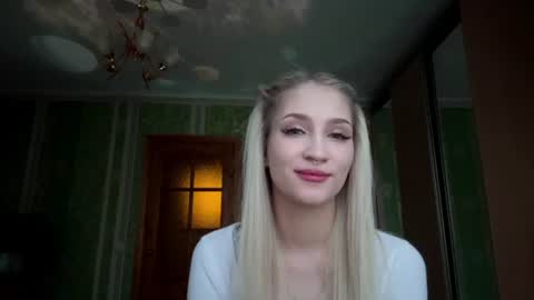 Snapshot of chanelglow chatting on August 3, 2026, 6:11 pm Chanel online show from August 3, 2026, 6:11 pm