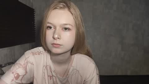 Snapshot of chanelledroz chatting on February 11, 2026, 7:13 am Lia online show from February 11, 2026, 7:13 am