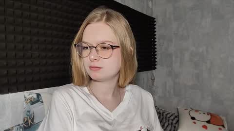 Snapshot of chanelledroz chatting on March 2, 2026, 6:47 am Lia online show from March 2, 2026, 6:47 am