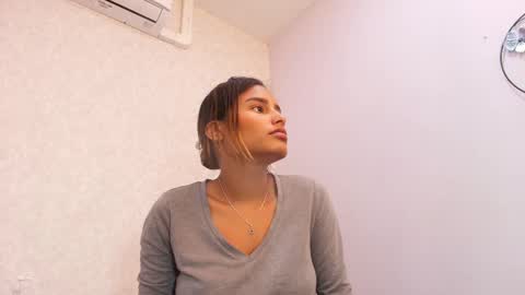 Snapshot of chantal_taylor_ chatting on October 3, 2025, 12:02 pm Raquel  online show from October 3, 2025, 12:02 pm