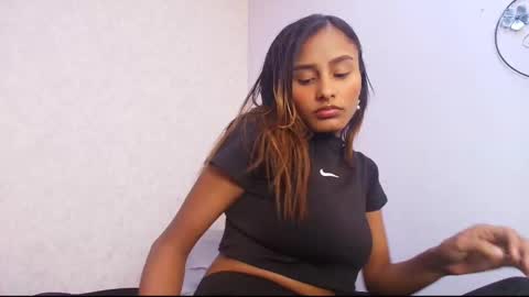 Raquel  online show from October 25, 2025, 12:02 pm