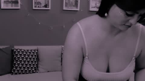 The Queen online show from December 22, 2024, 3:33 am