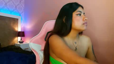  chantalpetit  online show from September 10, 2025, 6:08 pm