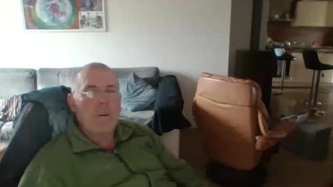 Snapshot of charles6064 chatting on February 18, 2025, 11:44 am charles6064 online show from February 18, 2025, 11:44 am