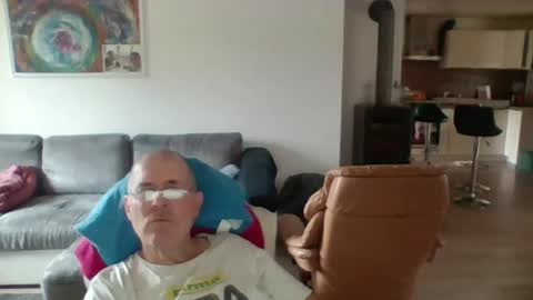charles6064 online show from June 10, 2026, 10:47 am