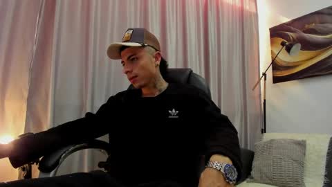 charlie_foxie online show from April 2, 2026, 8:17 pm