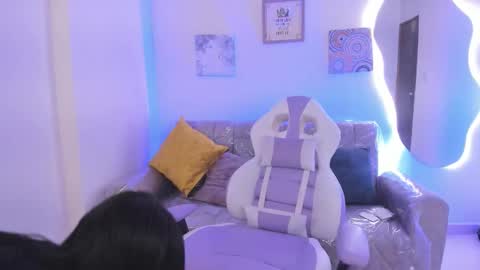 Snapshot of charlote_cowell_sub_ chatting on September 25, 2025, 2:10 pm online show from September 25, 2025, 2:10 pm