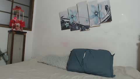 karinaa independent model online show from October 1, 2025, 9:10 pm