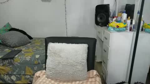 charlotte_027 online show from December 20, 2025, 3:24 am