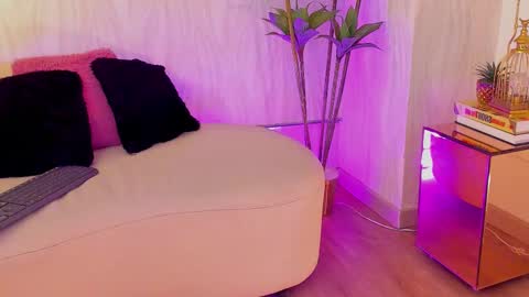   Charlotte  online show from November 10, 2025, 7:46 pm