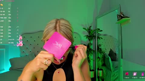 charlotte  grey online show from January 31, 2025, 8:43 pm