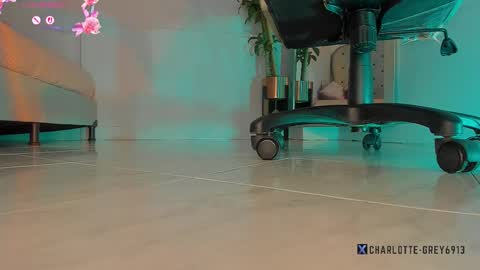 charlotte  grey online show from November 27, 2025, 9:06 pm