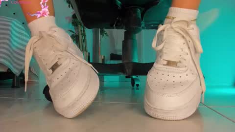 charlotte  grey online show from January 31, 2026, 7:56 pm