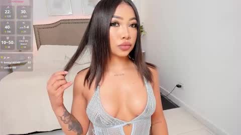 Snapshot of charlotte_es chatting on October 2, 2025, 7:43 pm Charlotte online show from October 2, 2025, 7:43 pm