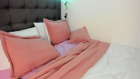 Snapshot of charlotte_jamees chatting on February 24, 2025, 1:35 am Charlotte james online show from February 24, 2025, 1:35 am