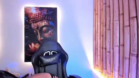 CHARLOTTE  online show from October 23, 2025, 7:45 pm