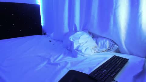 charlotte_xc online show from February 12, 2025, 7:02 am