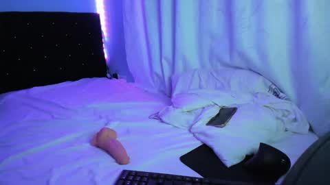 charlotte_xc online show from March 8, 2025, 5:22 pm