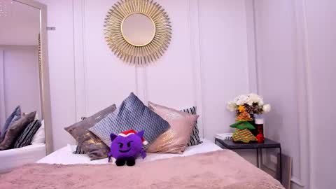 charlottebrownn_ online show from December 17, 2025, 5:02 am