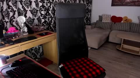 Charlotte Diamonds online show from January 10, 2025, 2:04 am